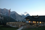 Tag beim Hüttenteam auf der Hochfeldern Alm
