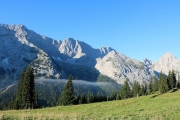Tag beim Hüttenteam auf der Hochfeldern Alm