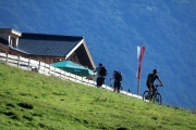 Tag beim Hüttenteam auf der Hochfeldern Alm