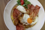 Tag beim Hüttenteam auf der Hochfeldern Alm